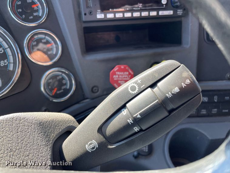 image for item GG9764 2016 Freightliner Cascadia Evolution 125  semi truck