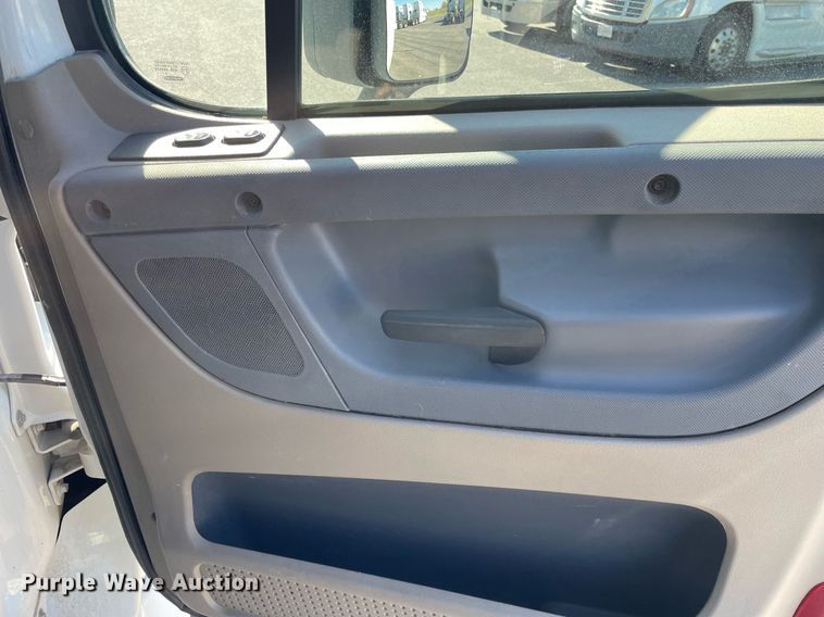 image for item GG9764 2016 Freightliner Cascadia Evolution 125  semi truck