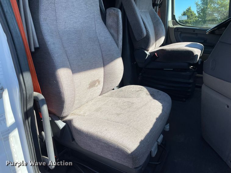 image for item GG9764 2016 Freightliner Cascadia Evolution 125  semi truck