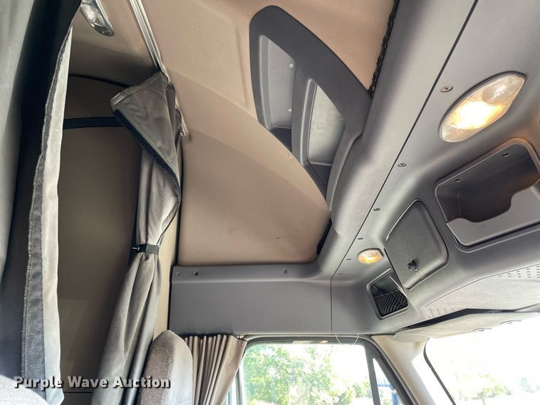 image for item GG9764 2016 Freightliner Cascadia Evolution 125  semi truck