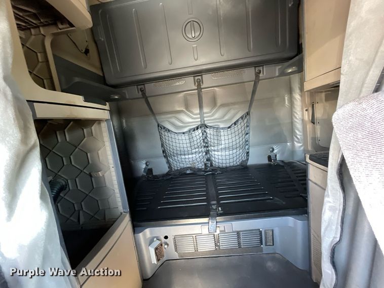 image for item GG9764 2016 Freightliner Cascadia Evolution 125  semi truck