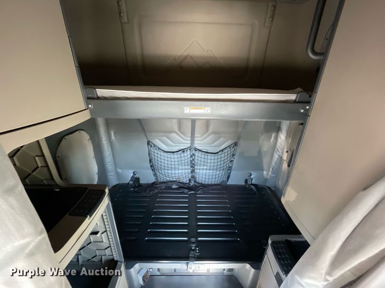 image for item GG9764 2016 Freightliner Cascadia Evolution 125  semi truck