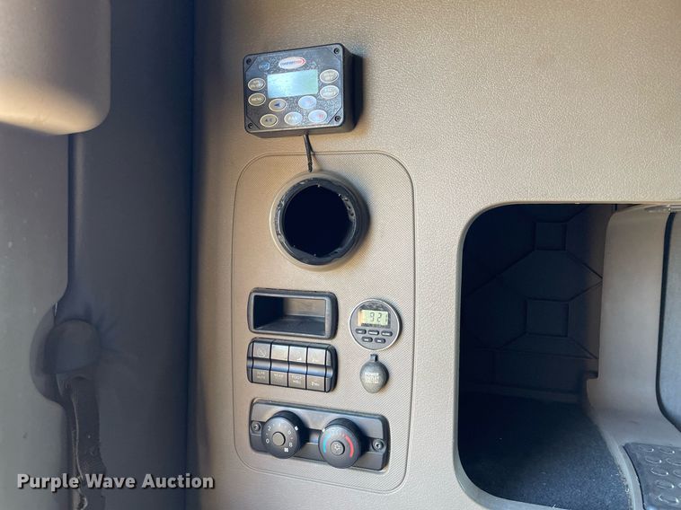 image for item GG9764 2016 Freightliner Cascadia Evolution 125  semi truck