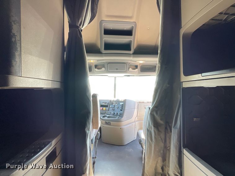 image for item GG9764 2016 Freightliner Cascadia Evolution 125  semi truck