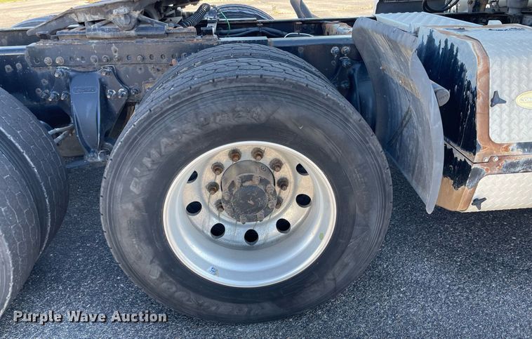 image for item GG9764 2016 Freightliner Cascadia Evolution 125  semi truck