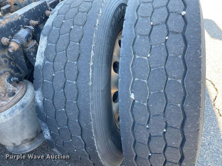 image for item GG9764 2016 Freightliner Cascadia Evolution 125  semi truck