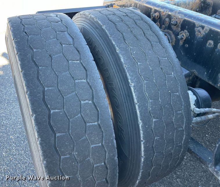 image for item GG9764 2016 Freightliner Cascadia Evolution 125  semi truck