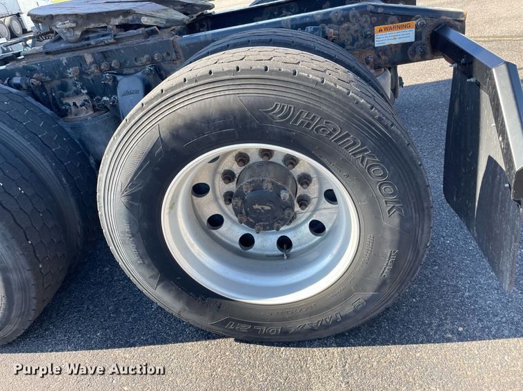 image for item GG9764 2016 Freightliner Cascadia Evolution 125  semi truck