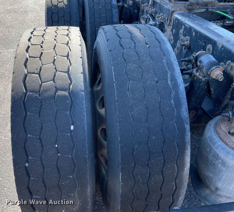 image for item GG9764 2016 Freightliner Cascadia Evolution 125  semi truck