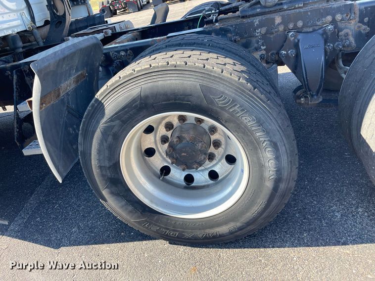 image for item GG9764 2016 Freightliner Cascadia Evolution 125  semi truck