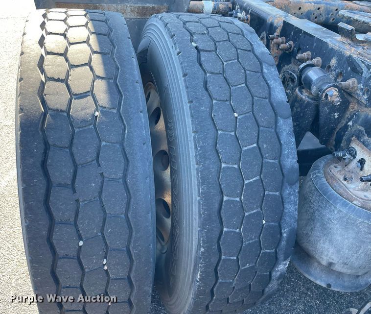 image for item GG9764 2016 Freightliner Cascadia Evolution 125  semi truck