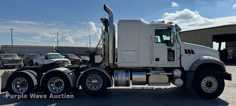 image for item GQ9218 2012 Mack GU700  semi truck