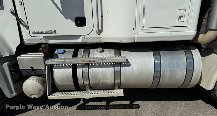 image for item GQ9218 2012 Mack GU700  semi truck