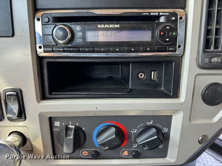 image for item GQ9218 2012 Mack GU700  semi truck