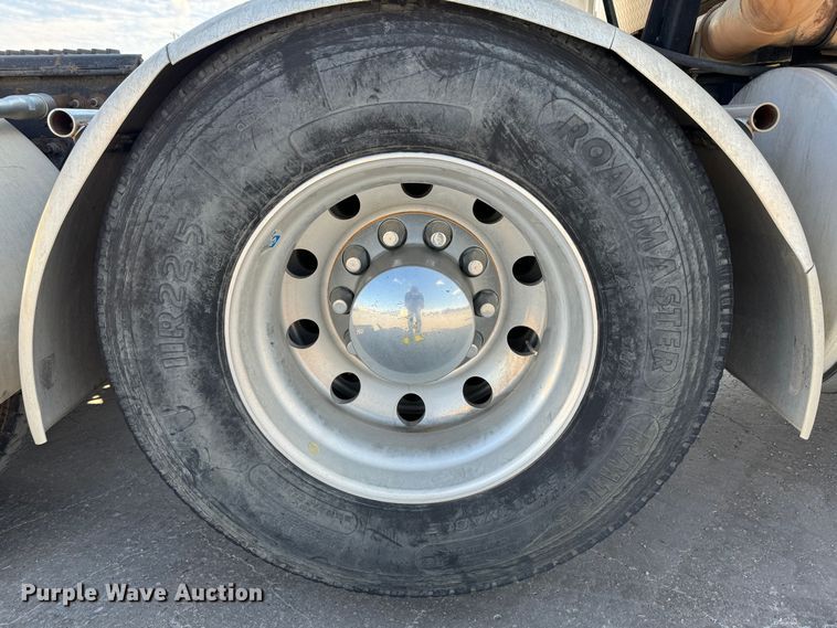 image for item GQ9218 2012 Mack GU700  semi truck