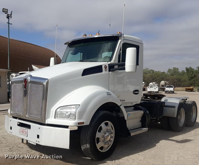 image for item KD9172 2015 Kenworth T880  semi truck