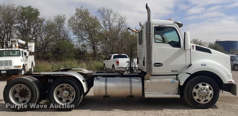 image for item KD9172 2015 Kenworth T880  semi truck