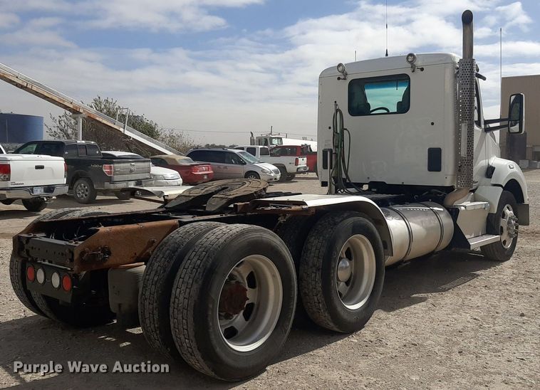 image for item KD9172 2015 Kenworth T880  semi truck