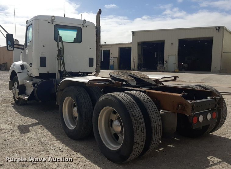 image for item KD9172 2015 Kenworth T880  semi truck