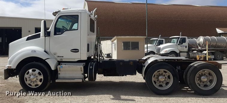 image for item KD9172 2015 Kenworth T880  semi truck