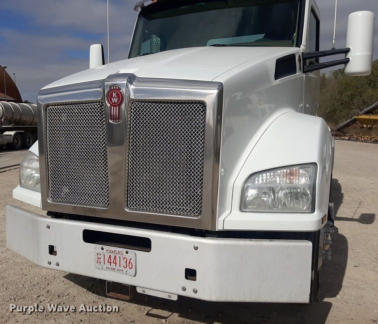 image for item KD9172 2015 Kenworth T880  semi truck