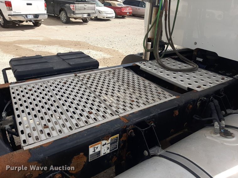 image for item KD9172 2015 Kenworth T880  semi truck