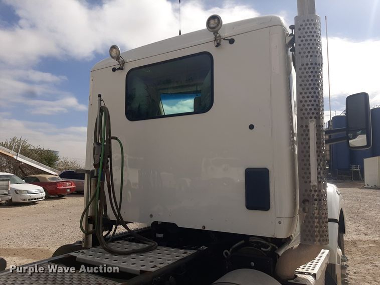 image for item KD9172 2015 Kenworth T880  semi truck