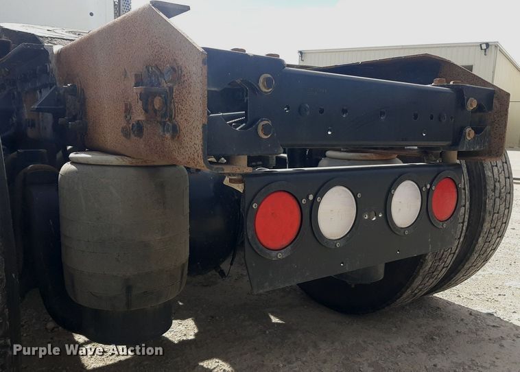 image for item KD9172 2015 Kenworth T880  semi truck