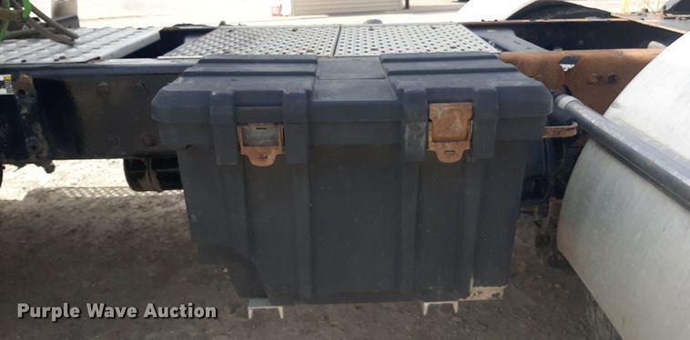 image for item KD9172 2015 Kenworth T880  semi truck