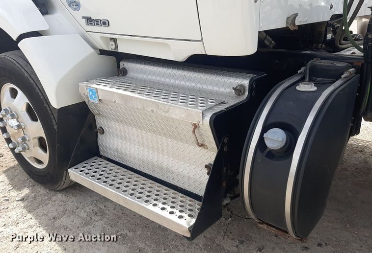 image for item KD9172 2015 Kenworth T880  semi truck