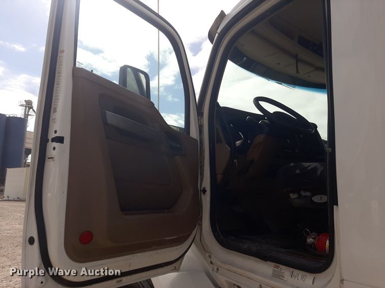 image for item KD9172 2015 Kenworth T880  semi truck