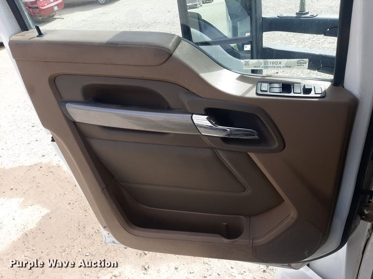 image for item KD9172 2015 Kenworth T880  semi truck