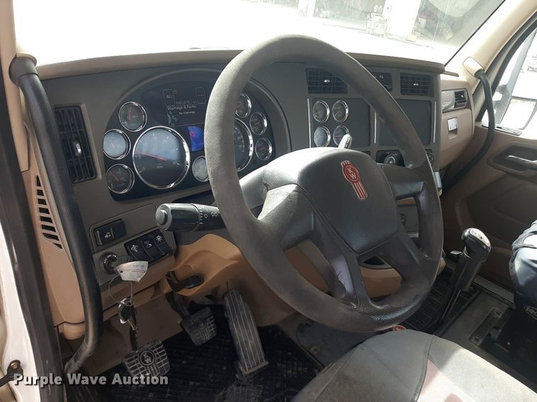 image for item KD9172 2015 Kenworth T880  semi truck