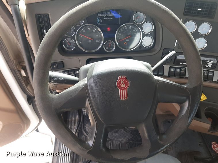 image for item KD9172 2015 Kenworth T880  semi truck