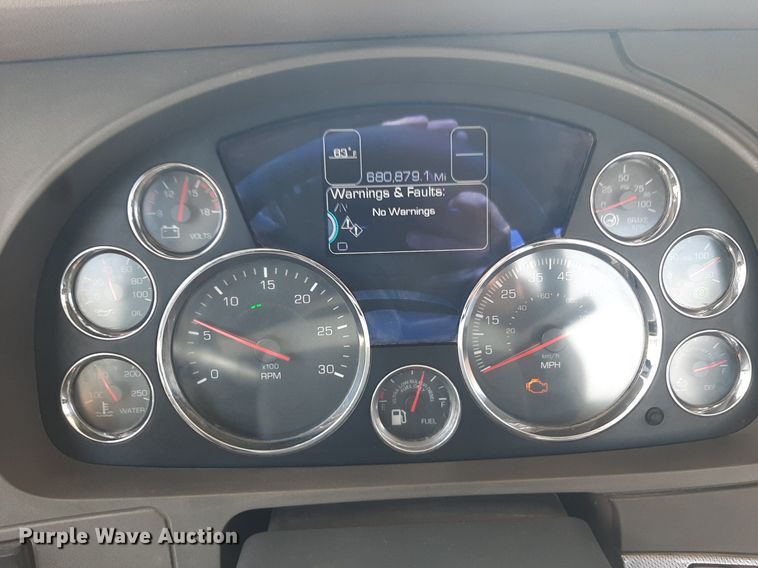 image for item KD9172 2015 Kenworth T880  semi truck