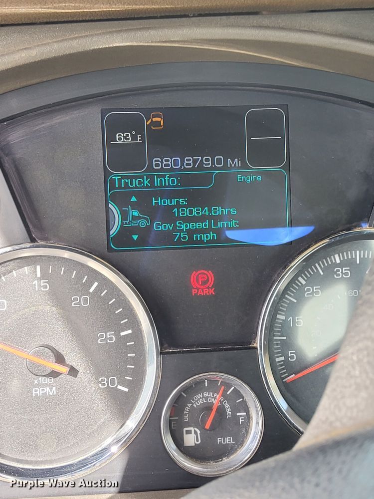 image for item KD9172 2015 Kenworth T880  semi truck