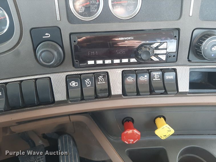 image for item KD9172 2015 Kenworth T880  semi truck