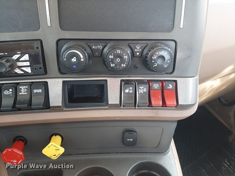 image for item KD9172 2015 Kenworth T880  semi truck