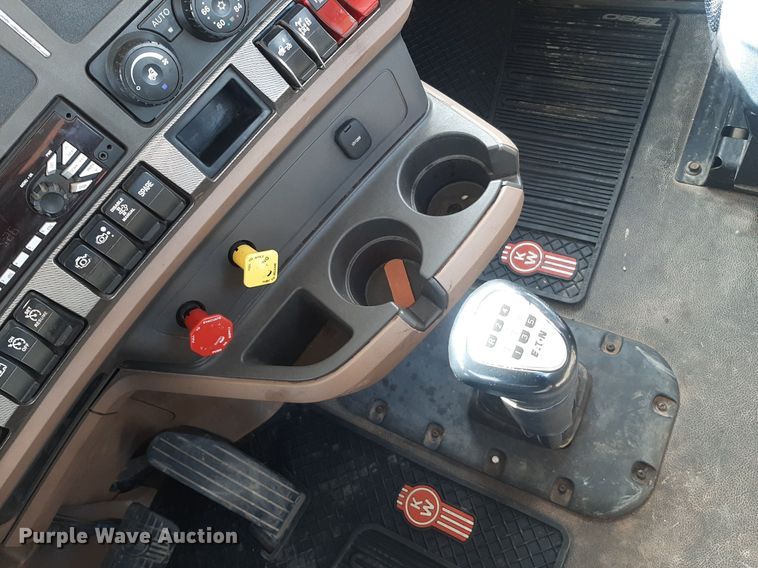 image for item KD9172 2015 Kenworth T880  semi truck