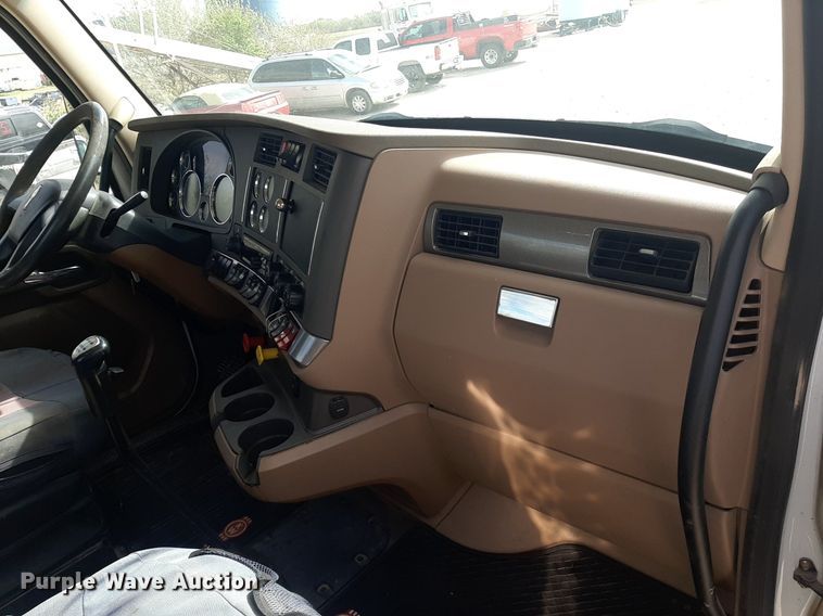 image for item KD9172 2015 Kenworth T880  semi truck