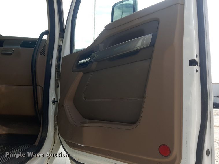 image for item KD9172 2015 Kenworth T880  semi truck