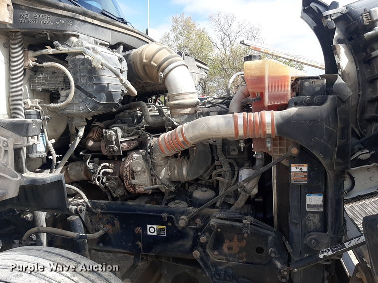 image for item KD9172 2015 Kenworth T880  semi truck