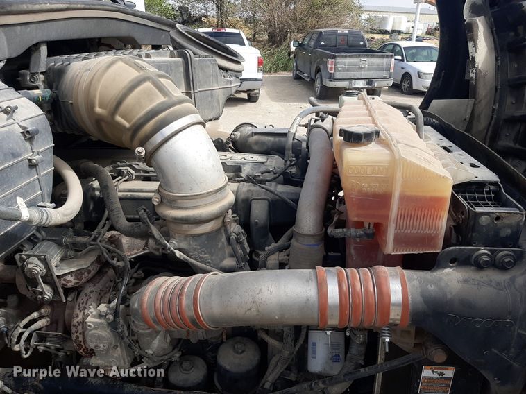 image for item KD9172 2015 Kenworth T880  semi truck