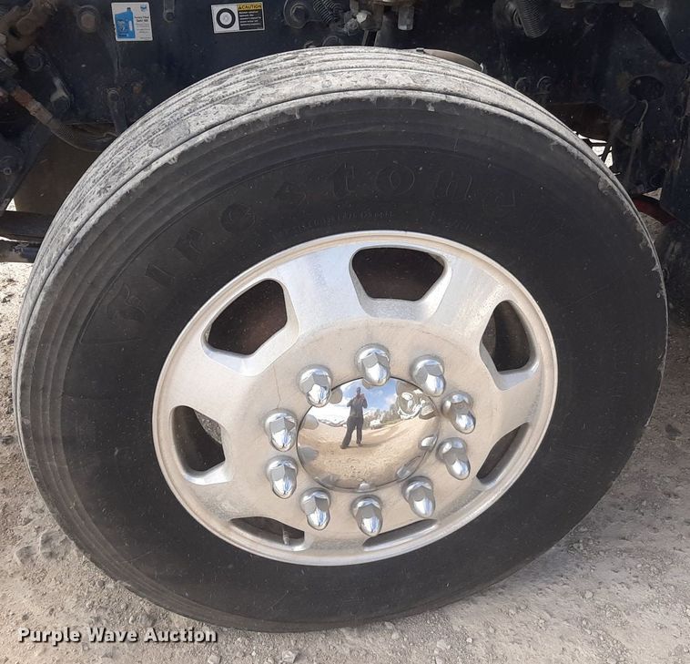 image for item KD9172 2015 Kenworth T880  semi truck