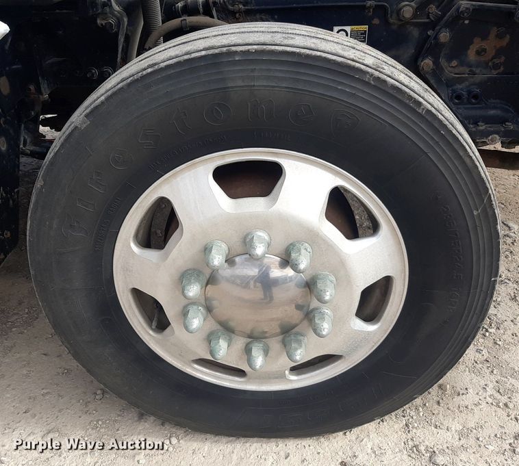 image for item KD9172 2015 Kenworth T880  semi truck