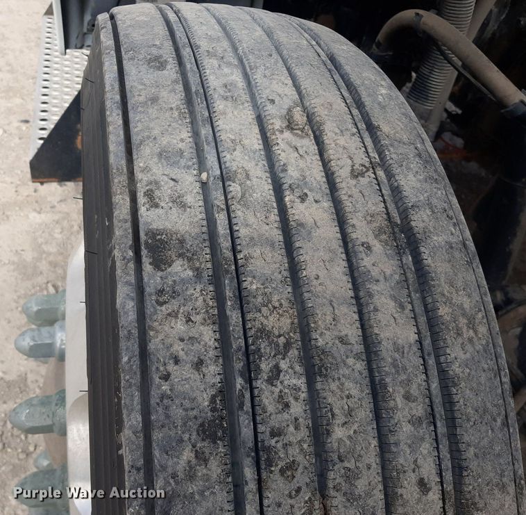 image for item KD9172 2015 Kenworth T880  semi truck