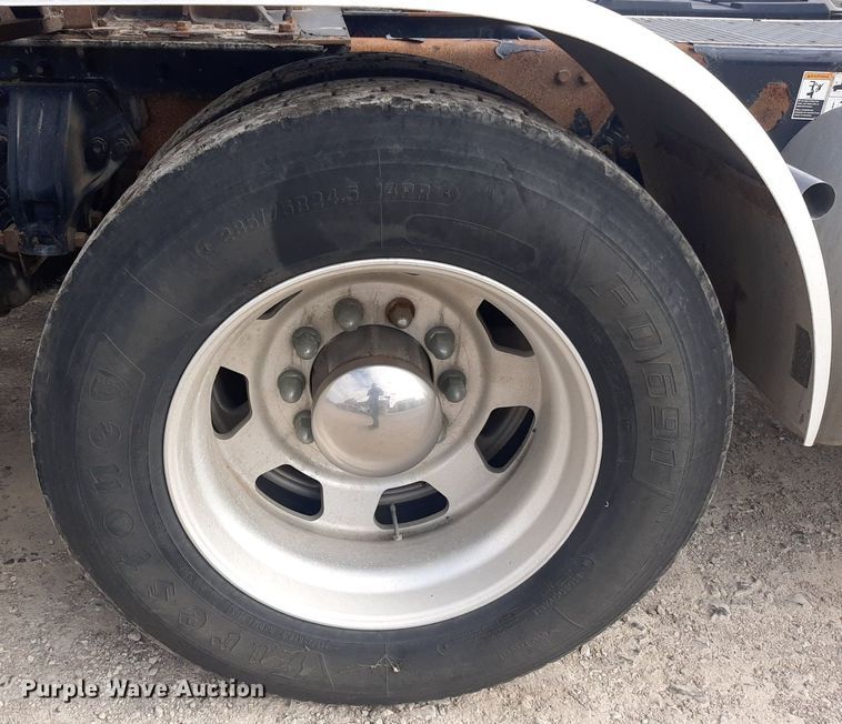 image for item KD9172 2015 Kenworth T880  semi truck