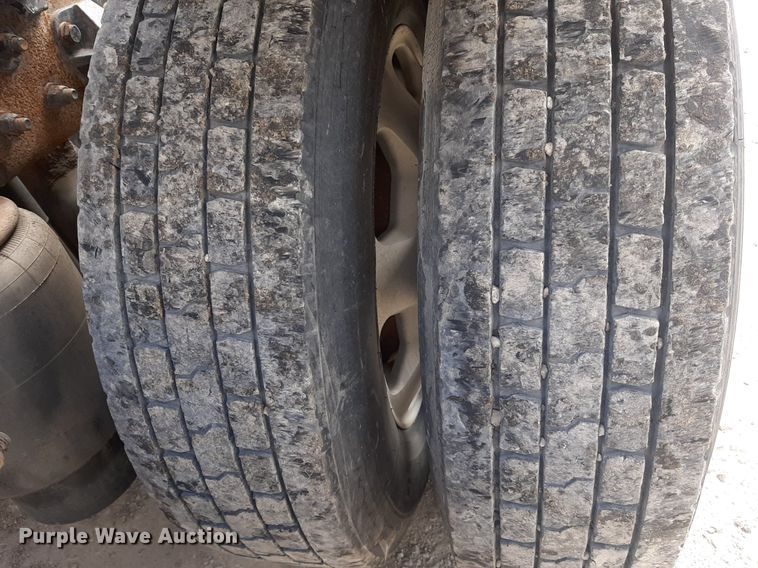 image for item KD9172 2015 Kenworth T880  semi truck