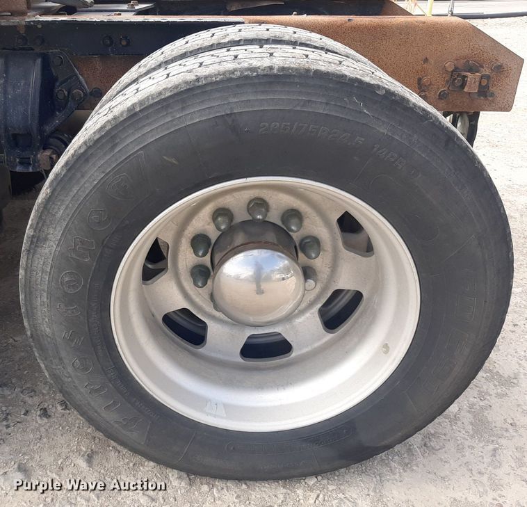 image for item KD9172 2015 Kenworth T880  semi truck