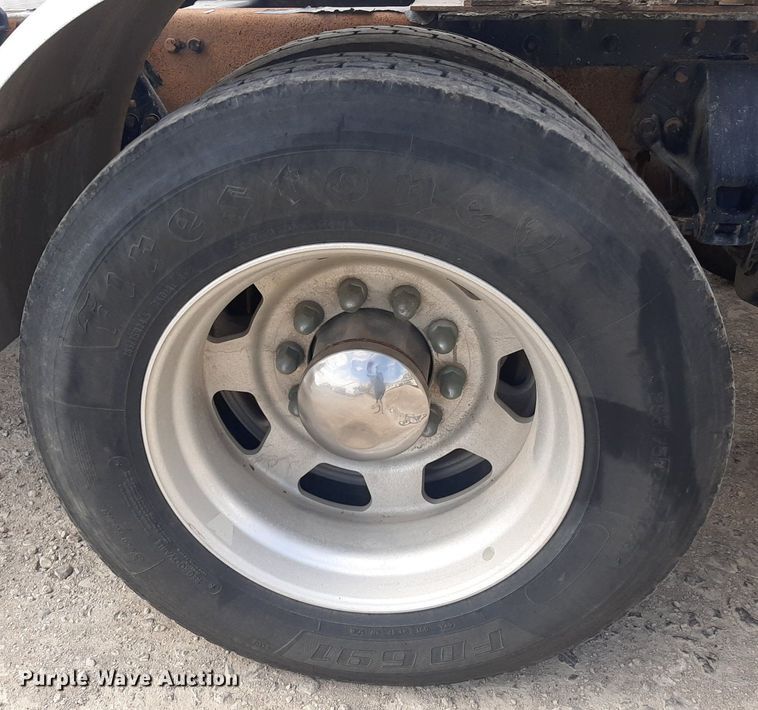 image for item KD9172 2015 Kenworth T880  semi truck